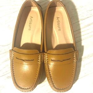 New, Artisure Women's Leather Penny Loafer Moccasins Slip On Comfort Flats, 7.5M